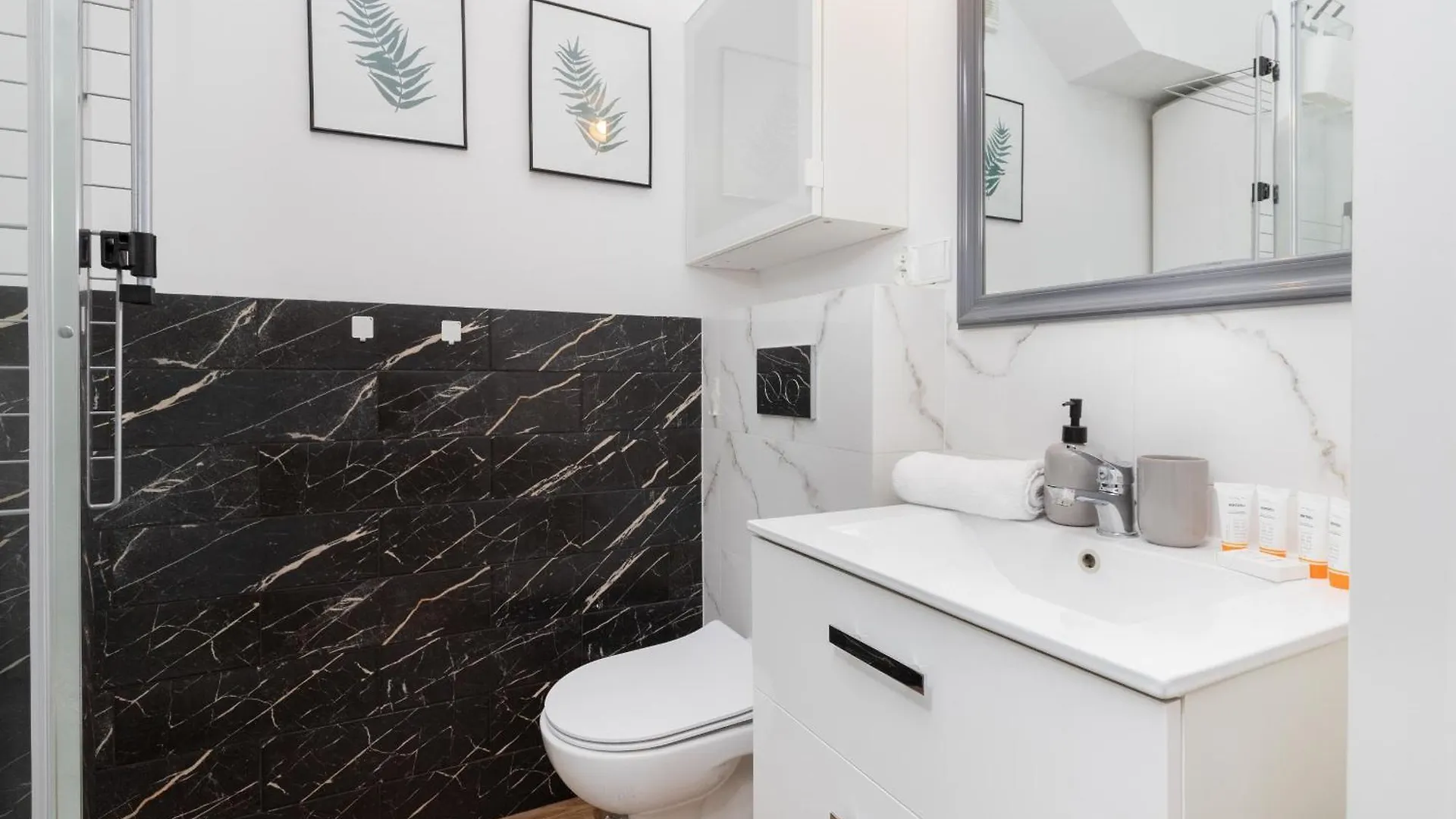 Beautiful & Comfortable Spacious Apartment In Gdansk By Noclegi Renters