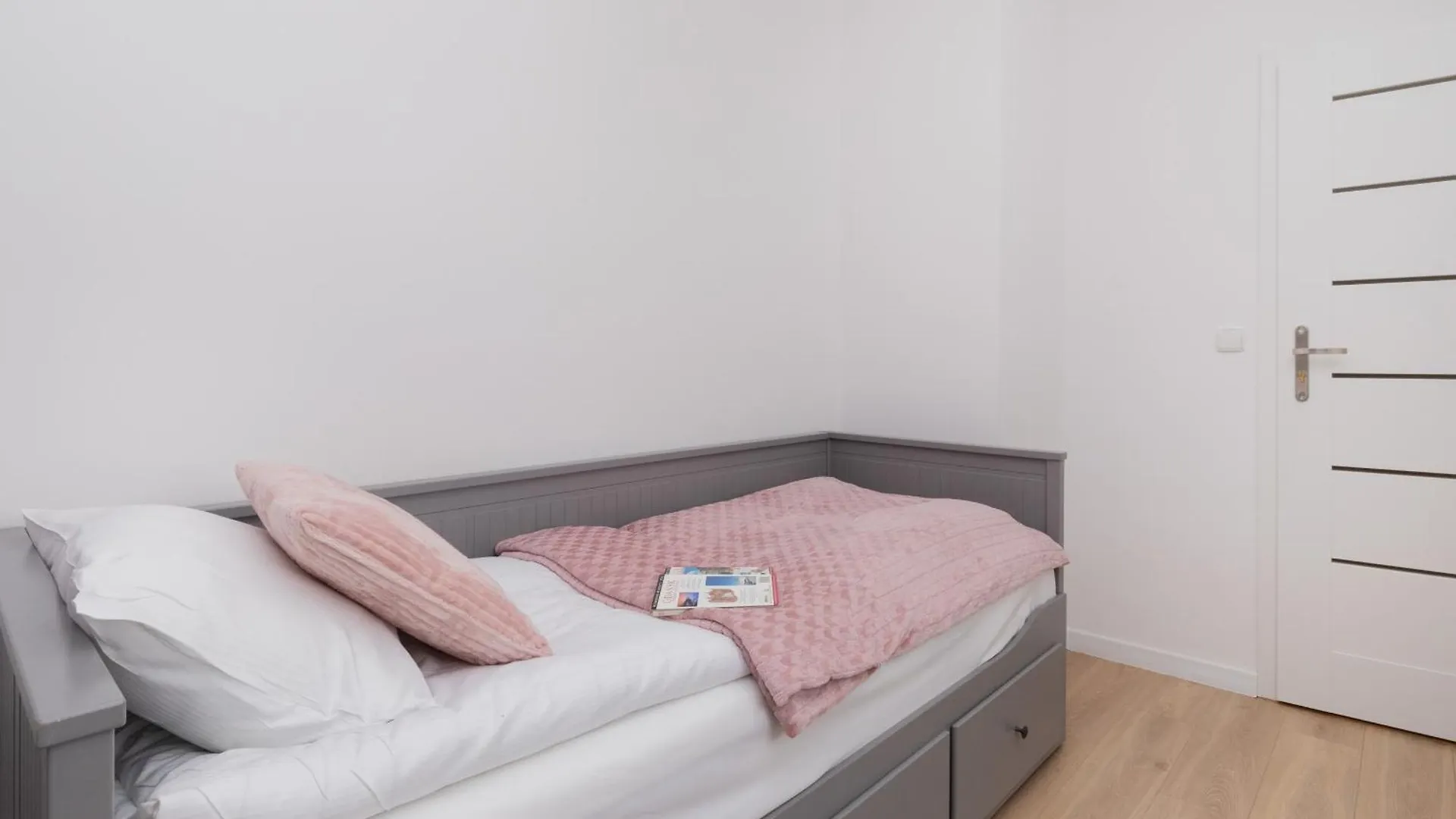 Beautiful & Comfortable Spacious Apartment In Gdansk By Noclegi Renters Poland